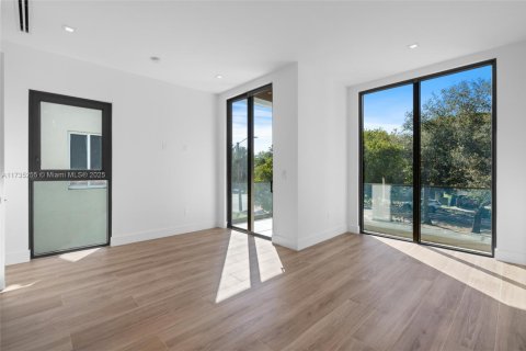 Adosado en venta en Miami, Florida, 3 dormitorios, 195.84 m2 № 1484247 - foto 15