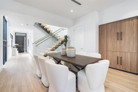 Adosado en venta en Miami, Florida, 3 dormitorios, 195.84 m2 № 1484247 - foto 10