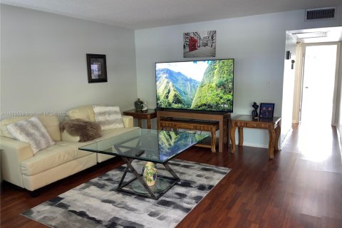 Condo in Coconut Creek, Florida, 2 bedrooms  № 1811730 - photo 2