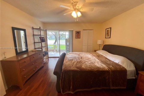 Condo in Coconut Creek, Florida, 2 bedrooms  № 1811730 - photo 8