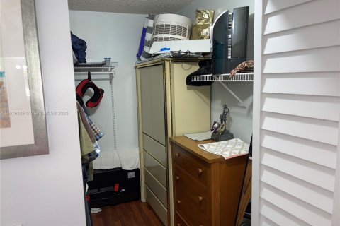 Condo in Coconut Creek, Florida, 2 bedrooms  № 1811730 - photo 23