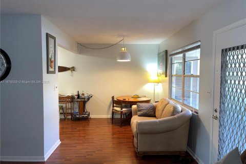 Condo in Coconut Creek, Florida, 2 bedrooms  № 1811730 - photo 5