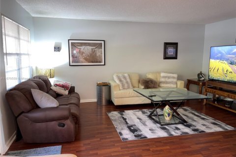 Condo in Coconut Creek, Florida, 2 bedrooms  № 1811730 - photo 4