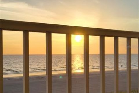 Condo à Indian Shores, Floride, 2 chambres  № 2347881