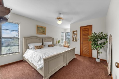 House in Homestead, Florida 4 bedrooms, 221.57 sq.m. № 2031130 - photo 27