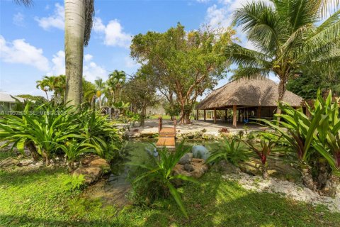 House in Homestead, Florida 4 bedrooms, 221.57 sq.m. № 2031130 - photo 14