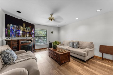 House in Homestead, Florida 4 bedrooms, 221.57 sq.m. № 2031130 - photo 21