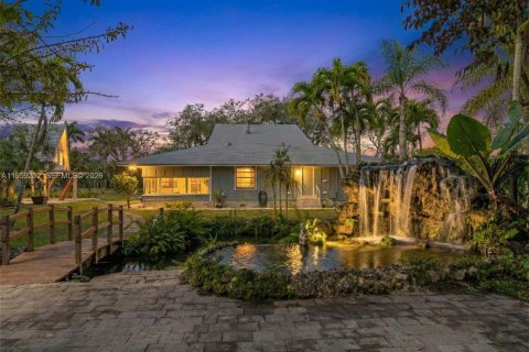 House in Homestead, Florida 4 bedrooms, 221.57 sq.m. № 2031130 - photo 5