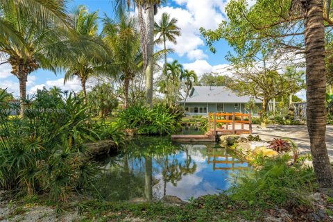 House in Homestead, Florida 4 bedrooms, 221.57 sq.m. № 2031130 - photo 11