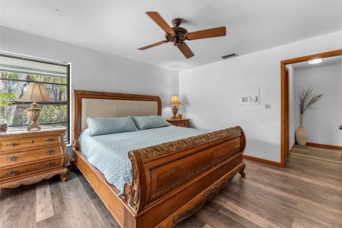 House in Homestead, Florida 4 bedrooms, 221.57 sq.m. № 2031130 - photo 25