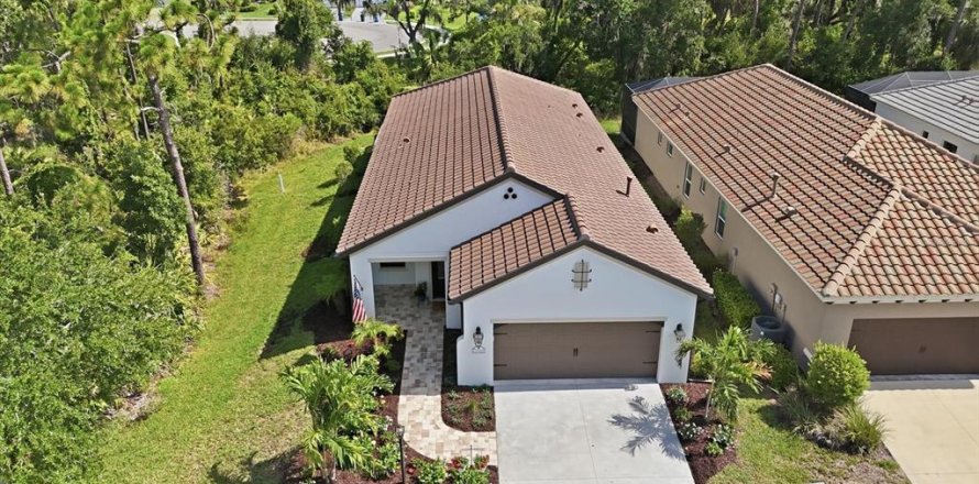 House in Bradenton, Florida 3 bedrooms, 164.07 sq.m. № 2152264