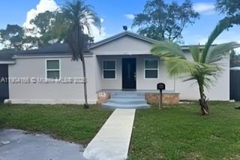 Villa ou maison à vendre à Miami, Floride: 4 chambres, 133.97 m2 № 1966506 - photo 1