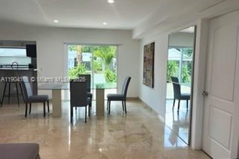 Villa ou maison à vendre à Miami, Floride: 4 chambres, 133.97 m2 № 1966506 - photo 4