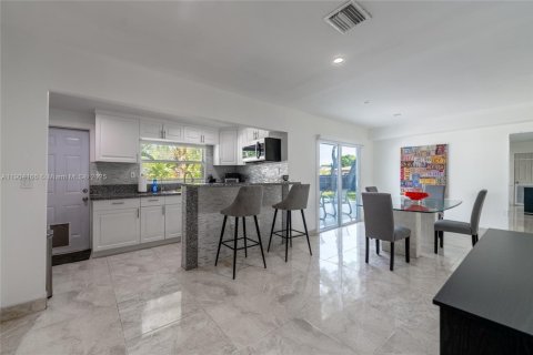 Купить виллу или дом в Майами, Флорида 4 спальни, 133.97м2, № 1966506 - фото 24