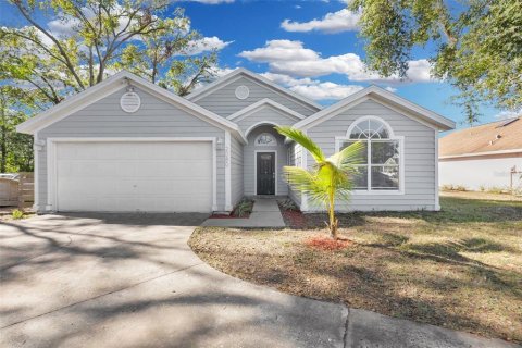 House in Apopka, Florida 4 bedrooms, 156.08 sq.m. № 1762039 - photo 1