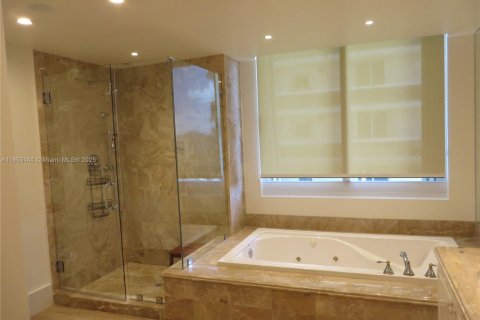 Condo in Surfside, Florida, 3 bedrooms  № 1855306 - photo 12