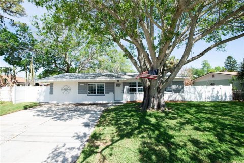 Casa en venta en Saint Petersburg, Florida, 3 dormitorios, 115.94 m2 № 1564413 - foto 1