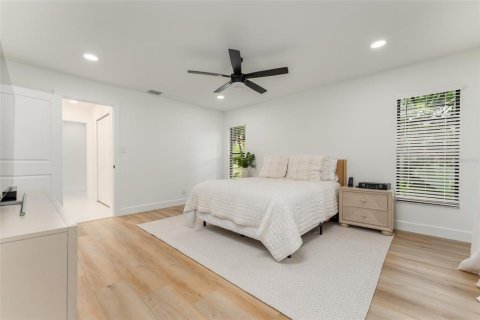 House in Oldsmar, Florida 3 bedrooms, 189.24 sq.m. № 2400374 - photo 15