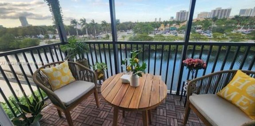 Condominio en Aventura, Florida, 2 dormitorios № 1943357