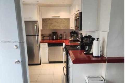 Condominio en alquiler en Aventura, Florida, 2 dormitorios, 92.34 m2 № 1943357 - foto 3