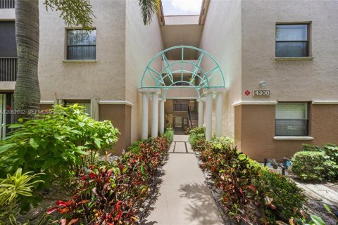Condo in Coconut Creek, Florida, 3 bedrooms  № 2288335