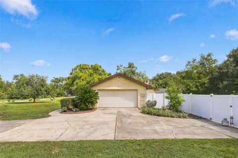 Villa ou maison à vendre à Eustis, Floride: 3 chambres, 141.95 m2 № 2430898 - photo 30