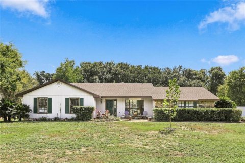 House in Eustis, Florida 3 bedrooms, 141.95 sq.m. № 2430898
