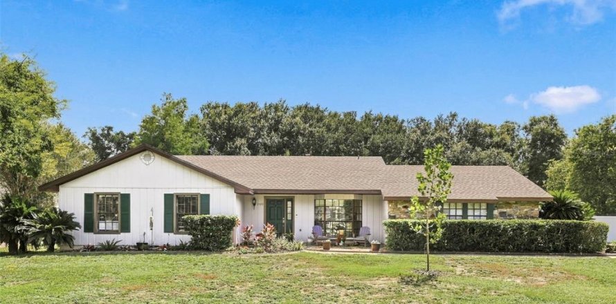 Villa ou maison à Eustis, Floride 3 chambres, 141.95 m2 № 2430898
