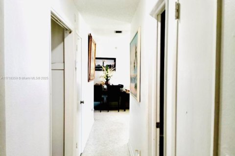 House in Homestead, Florida 4 bedrooms, 139.17 sq.m. № 1811610 - photo 7