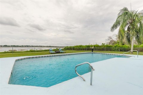 Villa ou maison à vendre à Deltona, Floride: 4 chambres, 270.53 m2 № 2279841 - photo 14