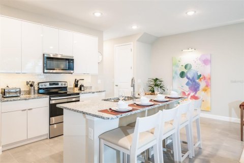 Townhouse in Kissimmee, Florida 4 bedrooms, 196.21 sq.m. № 2394235 - photo 7