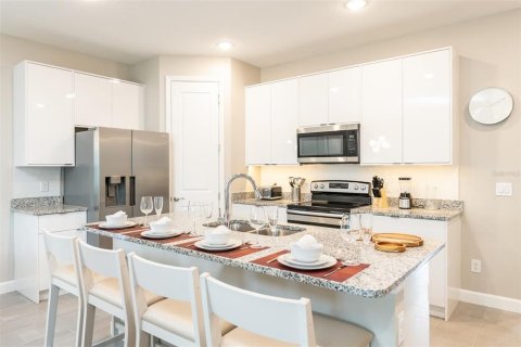 Townhouse in Kissimmee, Florida 4 bedrooms, 196.21 sq.m. № 2394235 - photo 8