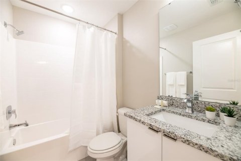 Townhouse in Kissimmee, Florida 4 bedrooms, 196.21 sq.m. № 2394235 - photo 18