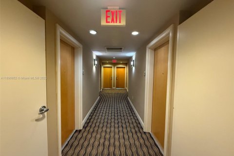 Copropriété à vendre à Miami, Floride: 2 chambres, 111.76 m2 № 2059799 - photo 3