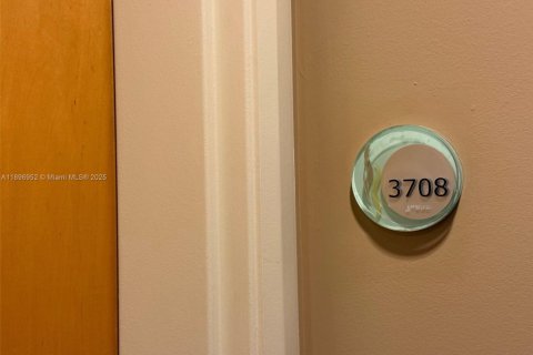 Copropriété à vendre à Miami, Floride: 2 chambres, 111.76 m2 № 2059799 - photo 4