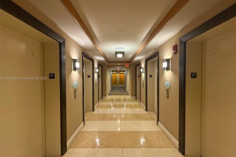 Copropriété à vendre à Miami, Floride: 2 chambres, 111.76 m2 № 2059799 - photo 2