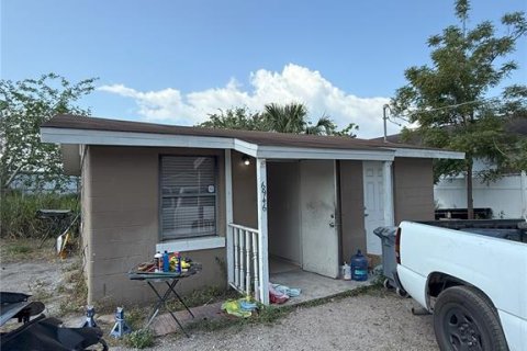 Commercial property in Tampa, Florida 55.74 sq.m. № 1736647 - photo 2