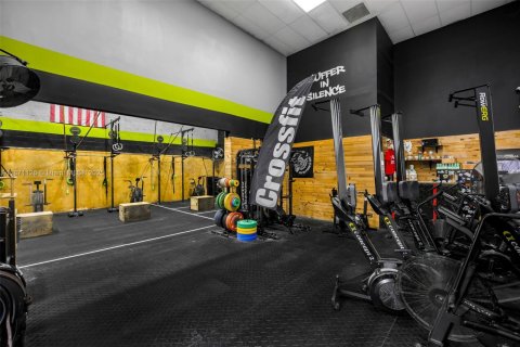 Propiedad comercial en venta en Sweetwater, Florida № 1895637 - foto 5