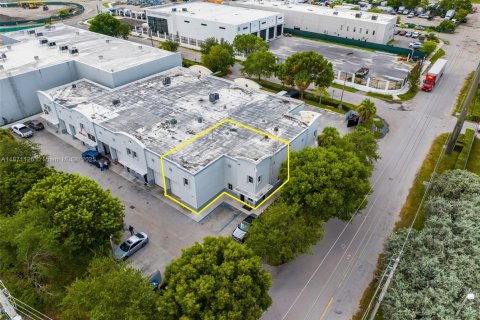 Propiedad comercial en venta en Sweetwater, Florida № 1895637 - foto 26