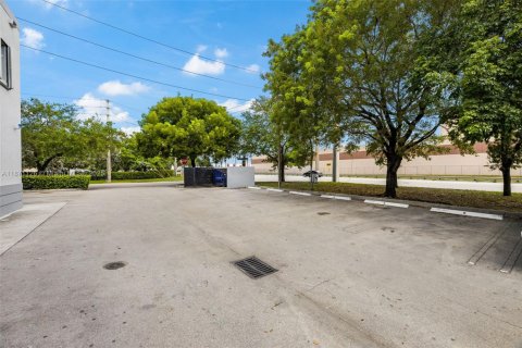 Propiedad comercial en venta en Sweetwater, Florida № 1895637 - foto 24