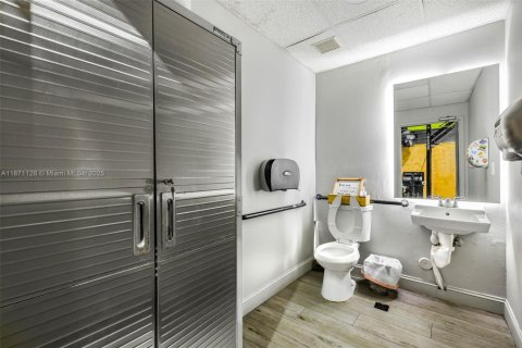 Propiedad comercial en venta en Sweetwater, Florida № 1895637 - foto 22