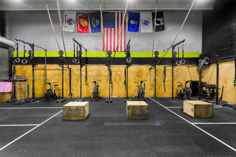 Propiedad comercial en venta en Sweetwater, Florida № 1895637 - foto 12