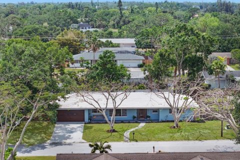 House in Sarasota, Florida 3 bedrooms, 174.28 sq.m. № 1653629 - photo 2
