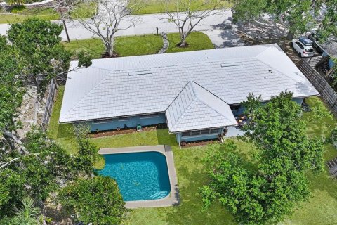 House in Sarasota, Florida 3 bedrooms, 174.28 sq.m. № 1653629 - photo 30
