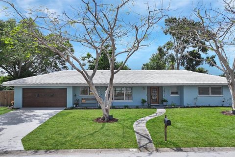 House in Sarasota, Florida 3 bedrooms, 174.28 sq.m. № 1653629 - photo 1