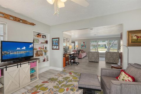 House in Sarasota, Florida 3 bedrooms, 174.28 sq.m. № 1653629 - photo 10