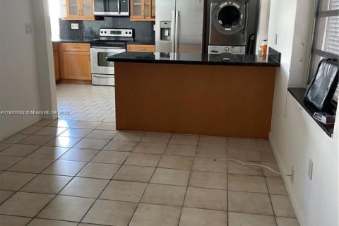 Villa ou maison à louer à Hollywood, Floride: 3 chambres, 170.38 m2 № 1971371 - photo 6