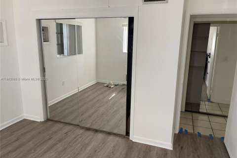 Villa ou maison à louer à Hollywood, Floride: 3 chambres, 170.38 m2 № 1971371 - photo 11