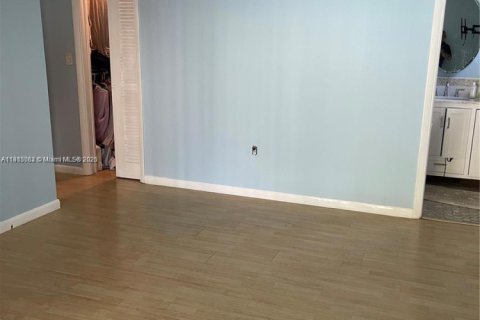 Villa ou maison à louer à Hollywood, Floride: 3 chambres, 170.38 m2 № 1971371 - photo 15