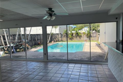 Villa ou maison à louer à Hollywood, Floride: 3 chambres, 170.38 m2 № 1971371 - photo 2